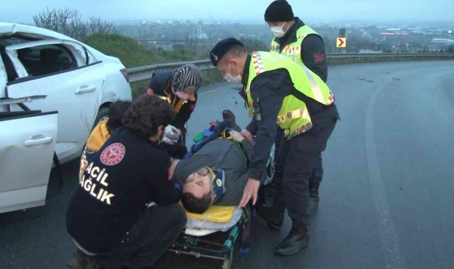 Kaygan yolda duramayan tır, otomobile çarptı: 1 kişi yaralandı