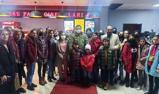 Kaymakam Balcı öğrencilerle sinemada buluştu