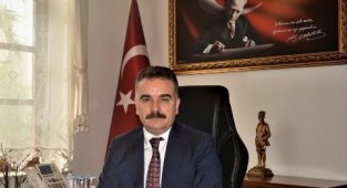 Kaymakam Odabaş "Özgür, ilkeli ve basın ahlak kurallarına uyarak görev yapan gazeteci arkadaşlarımız; ilçemizin sosyal, kültürel ve ekonomik yönden gelişerek kalkınmasına önemli katkılar sağlamaktadır."