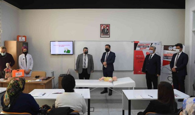 KAYMEK'in 0-8 yaş bebek ve çocuk ilk yardım kursu başladı