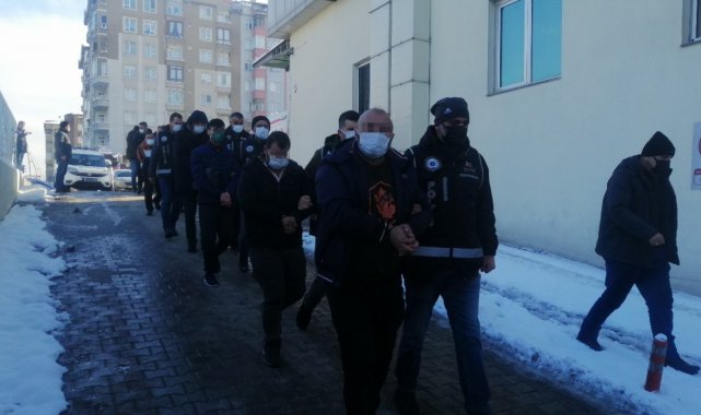 Kayseri merkezli 3 ilde kaçak telefon operasyonunda gözaltına alınan 9 kişi adliyede