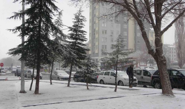 Kayseri'de kar yağışı etkili oldu