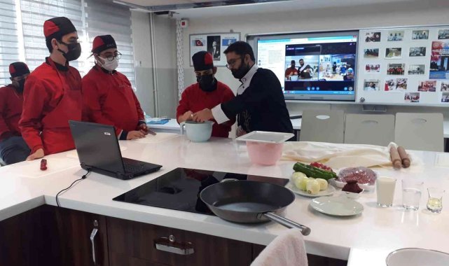 Kayserili özel öğrenciler Paris'teki öğrencilere 'yağlama' yapmayı öğretti