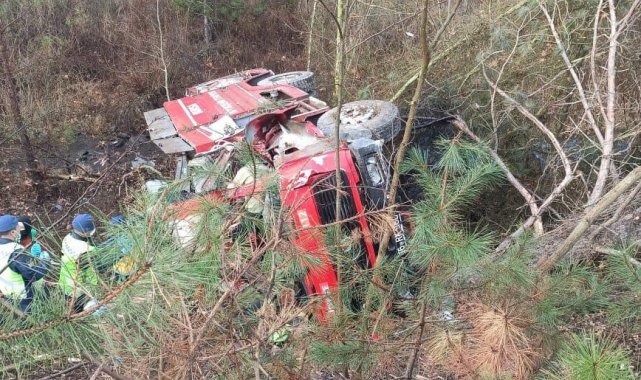 Kazaya giden itfaiye kaza kırım ekibi kaza yaptı: 3 ölü 1 ağır yaralı