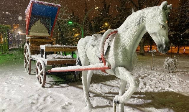 Keçiören'de kartpostallık kar manzaraları