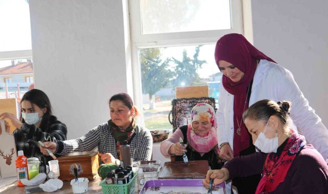 Kendi köyünde usta öğretici oldu, köy kadınlarına cesaret verdi