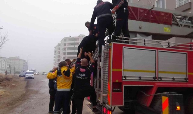 Kilis'te korkutan yangında 15 kişi itfaiye tarafından kurtarıldı