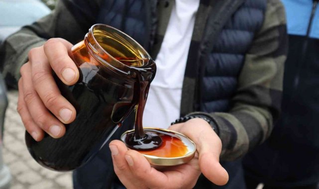 Kilolarca etiketsiz bal ve pekmez satarken yakalandı, "Onlar şurup" dedi