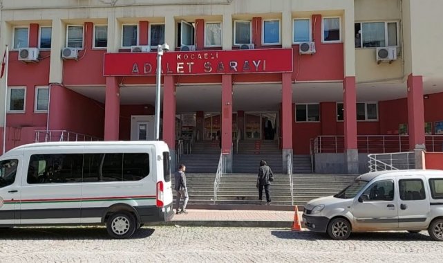 Kilolarca uyuşturucuyu prezervatife doldurup araçta zulalamışlardı, yargılanmalarına devam edildi