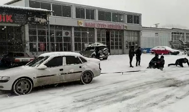 Kimisi buz tutan göl üzerinde, kimi ise araç arkasında kaydı