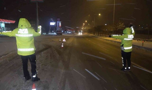 Kırıkkale-Kırşehir kara yolu tır geçişlerine kapatıldı