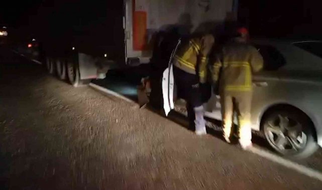 Kırıkkale'de otomobil tıra çarptı: 1 yaralı