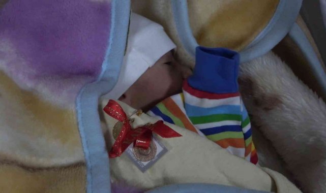 Kırıkkale&#039;de yeni yılın ilk bebeği Deniz Kağan oldu