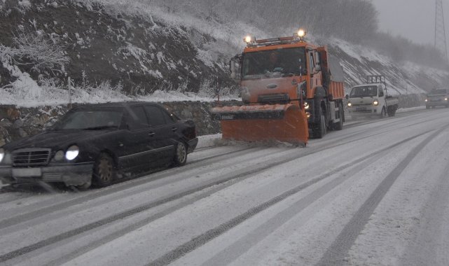 Kırklareli'nin yüksek kesimlerinde kar yağışı ve sis etkili oluyor