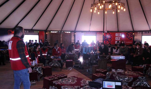 Kızılay'dan gönüllülere afet eğitimi