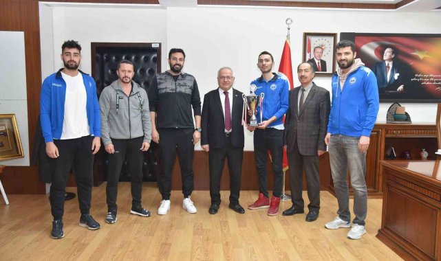 KMÜ erkek basketbol takımı şampiyon oldu