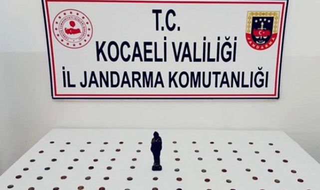 Kocaeli'de 77 sikke ve Meryem Ana figürlü heykel ele geçirildi