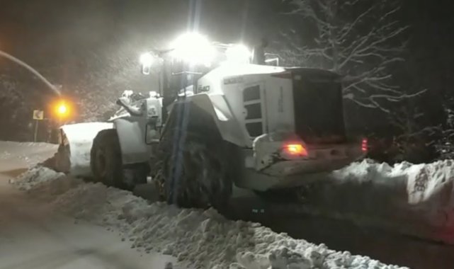 Kocaeli'de ekiplerin gece gündüz karla mücadelesi sürüyor
