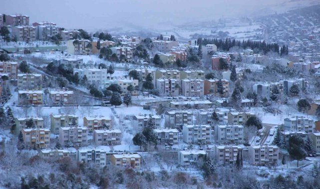 Kocaeli'de kar yağışı etkili oluyor