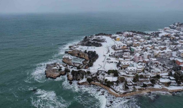 Kocaeli'nin sahilleri kar ile birleşti, ortaya bu manzaralar çıktı