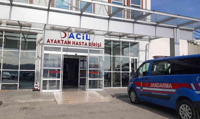 Kolunu kesen genç kız hastanelik oldu