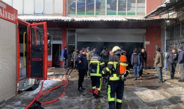 Kompresörden çıkan yangın iş yerinde hasara neden oldu
