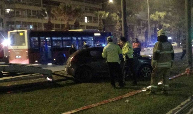 Kontrolden çıkan araç direğe çarptı: 4 yaralı