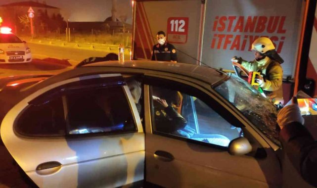 Kontrolden çıkan otomobil park halindeki minibüse çarptı, minibüs 40 metre ileri fırlayıp duvara çarptı