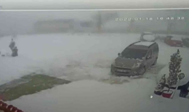 Kontrolden çıkan tır ortalığı birbirine kattı