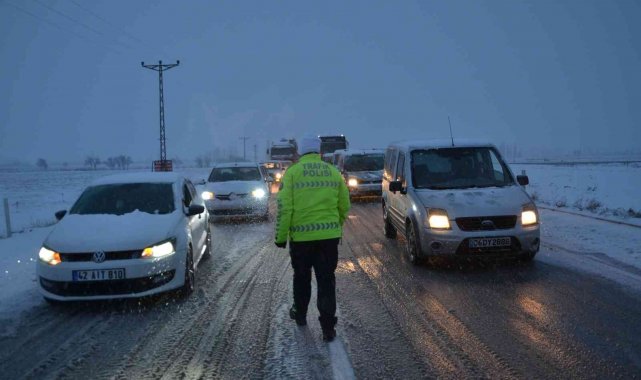 Konya Adana karayolu 16 saattir trafiğe kapalı