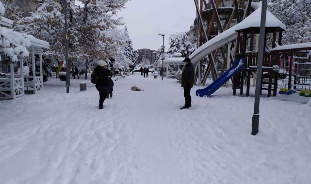 Konya yağan karla beyaza büründü
