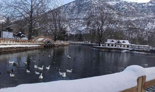 Konya'da kar manzaraları kartpostallık görüntüler oluşturuyor