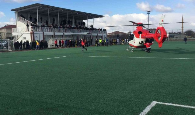 Konya'da maç sırasında helikopter ambulans sahaya indi