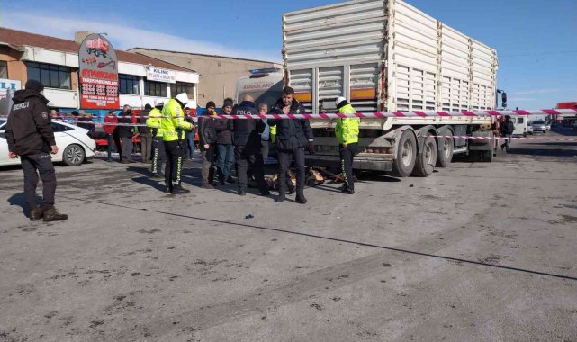 Konya'da tırın altında kalan yaya hayatını kaybetti