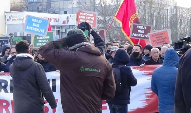 Kosova'da elektrik fiyatlarına yapılan zam protestoları devam ediyor