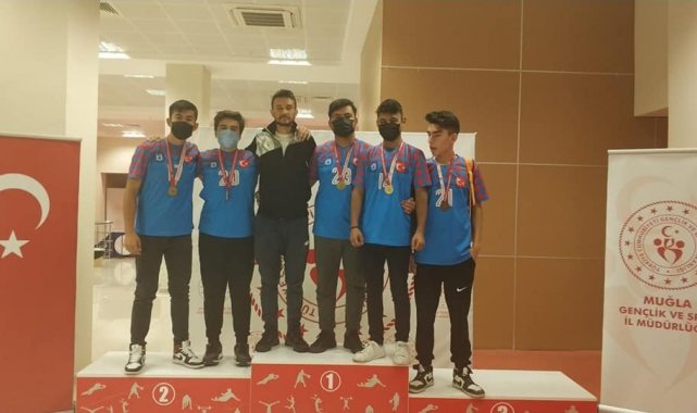 Köyceğizli öğrenciler bilek güreşinde ses getirdi