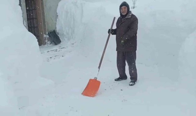 Köylerde evlerinden dışarıya çıkabilmek için yoğun çaba harcadılar