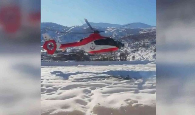 Köylü vatandaşlar ambulans helikopter için dumanla konum belirledi