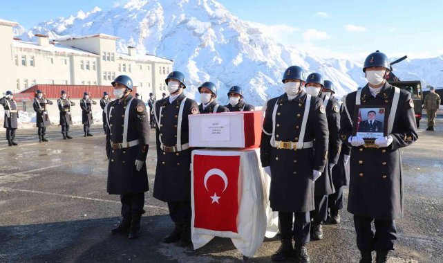 Köylülerin cenazesini almak için seferber olduğu asker memleketine uğurlandı