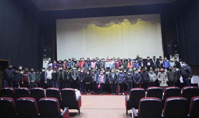 Kozan'da öğrenciler "Kesişme: İyi ki Varsın Eren" filmini izledi