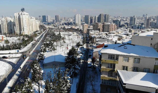 Küçükçekmece'de semt pazarı kar nedeniyle kurulamadı