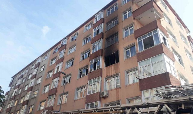 Küçükçekmece&#039;de yangın paniği: 6 kişi binada mahsur kaldı
