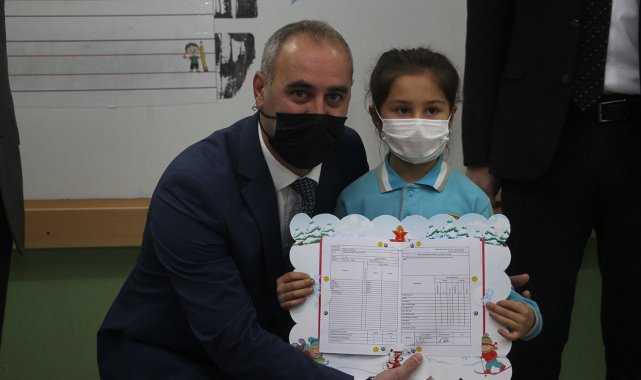 Kula'da 6 bin 631 öğrenci ilk dönem karnelerini aldı