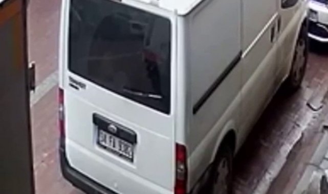 Kumaş yüklediği esnada otomobil çarptı, ameliyatla ayağına platin takıldı