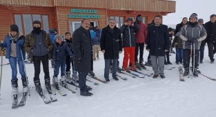 Kur'an muhafızları kayak merkezinde buluştu
