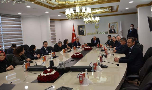 Kurtulmuş'a Şanlıurfa'daki projeler tanıtıldı