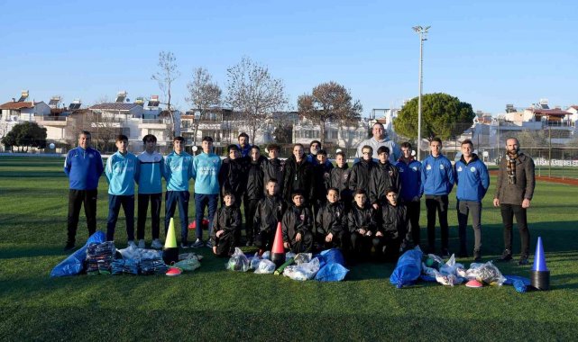 Kuşadası Belediyesi'nden geleceğin yıldız adaylarına malzeme desteği