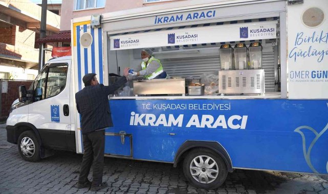 Kuşadası Belediyesi'nin sıcak çorba ikramı Kirazlı sakinlerinin içini ısıttı