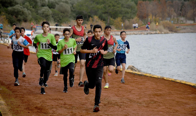Kuşadası Kros Şampiyonası’na ev sahipliği yaptı