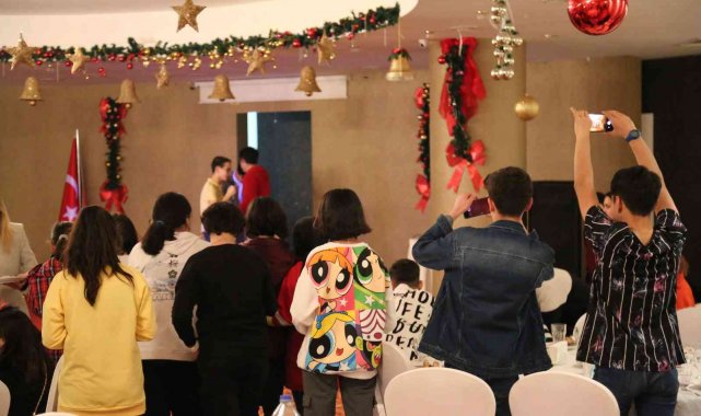 Kuşadası'nda çocuklar için yeni yıl eğlencesi devam ediyor